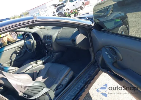 1998 Pontiac Firebird Trans Am z USA, uszkodzony, nr VIN 2G2FV22G6W2221891